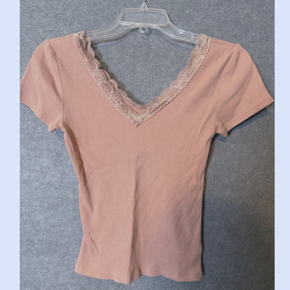 Y2K Active USA Top Sm. Lt. Cocoa Lace Trim V-Neck Ribbed Short Sleeve Coquette